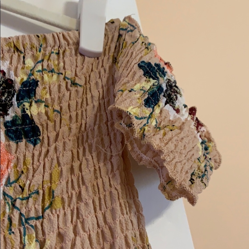 Summer off the shoulder/ or on dress. - Picture 4 of 7
